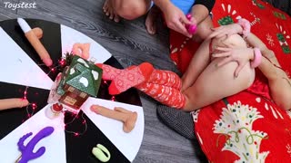 ¡Oye, probemos este salvaje SEXperimento con juguetes XMas, pequeña 18+!