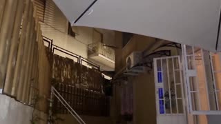 Amatør italiensk ferie striptease med barføtt exhibitionist moro