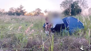 ਪਤਲੀ ਕੁੜੀ ਨੂੰ ਕੈਂਪਿੰਗ ਵਿੱਚ ਰੌ ਡੌਗੀ ਕ੍ਰੀਮਪਾਈ ਮਿਲੀ