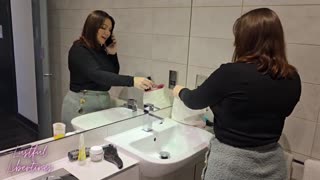 Waouh, partager le lit avec une mature séduisante devient torride ! 🔥