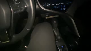 Taksi kuljettaja viettelee upean MILF:n valtavilla maidollisilla rinnoilla villiin ajoon