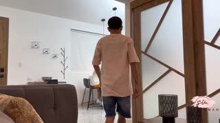 لیٹینا سوانا واٹسن کی شاور افیئر بڑے سپرٹ میں ختم ہوتی ہے