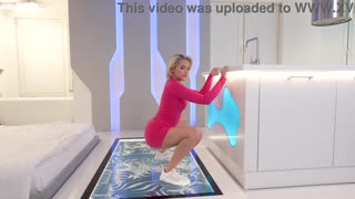 Blonde cute anafurahia anali kali na jamaa mwenye misuli, kusababisha gape kubwa na raha kali