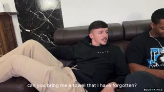 Ωχ, χτυπάει και τις τρεις φίλες με κρυφό DP στο ίδιο σπίτι!