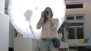 Gledajući ove lezbijske modele kako prstima i trljaju dok ne drhtim od divljeg orgazma