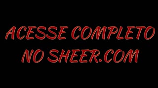 Dobro opremljen beli tip raziskal vsak centimeter, od njene tesne pičke do okrogle ritke, tolkel obe luknji rjave sosede, dokler ni eksplodiral globoko noter tik pred prihodom njenega partnerja