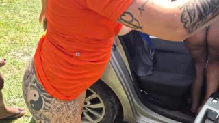 ach bože, zastavili jsme auto uprostřed silnice a práskli ty horké slečny!