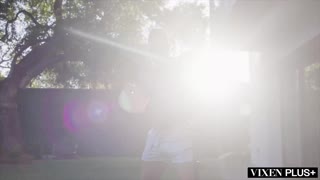 ഹേ, നോട്ടി MILF സെപ്റ്റംബർ വിവാഹിതരായ പുരുഷന്മാരെ ആഗ്രഹിക്കുന്നു!