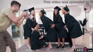 MILF-ova zabava na diplomiranju pretvara se u divlji obrnuti gangbang