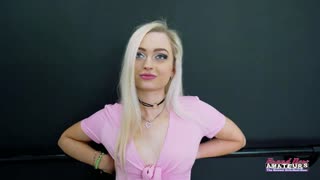 Åh nej! Blond stjärna Storm tar dildo och stort kuk djupt i sin fitta!