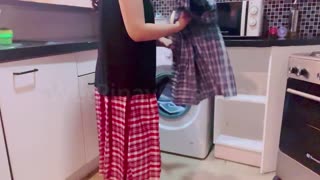 POV: ওয়েটপিনায় স্কুল ইউনিফর্ম ধোয়ার পর ভিডিও ফিল্মিং করে