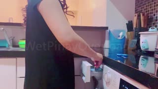 POV: WetPinay wäscht Schuluniform nach Videoaufnahmen