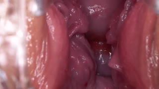 Cô nàng trêu ngực to lồn cạo ướt hỏi bạn liếm thử