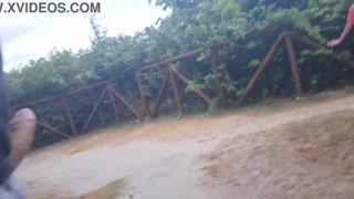 பொது காட்டில் ராண்டம் ஸ்லட் க்கு ஹாண்ட்ஜாப் சர்ப்ரைஸ்