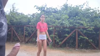 পাবলিক ফরেস্টে র‍্যান্ডম স্লাটের জন্য হ্যান্ডজব সারপ্রাইজ