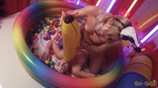 Clown Town Ep.1 - Vild Cirkus Trekant Teaser med Gia & Sophia