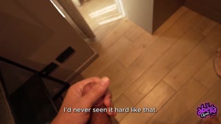 Ја ћаскам са девојком о нудистичкој плажи и завршавам јебући је интензивно