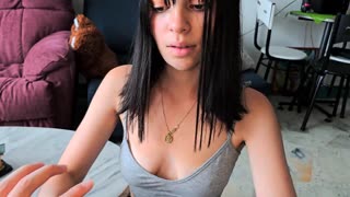 لورا و جپی یک لحظه سرگرم‌کننده را با هم به اشتراک می‌گذارند