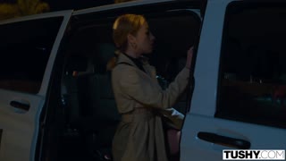 ¡Bella Spark Tiene Habilidades Anal Loca en Espía Salvaje de TUSHY!