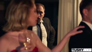 Yo, Bella Spark are abilități anal nebune în filmul ăsta sălbatic TUSHY spy!