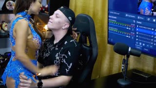 Belinha Baracho crawls on the Podcast table, flaunting her detailed curves while Ruan dives right in for the full experience!