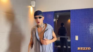 spiser eksotisk teen på motel så tager hun vild dp som total ludder