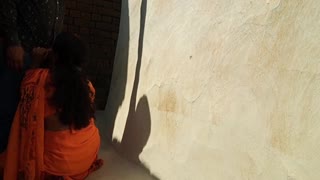 Curioso sobre uma garota de 18 anos com traseiro grande impressionante?