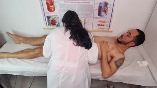 ओह मैन, मैं इतना घबराया हूँ... अस्पताल में उस विशाल चीज को कठोर होते देखकर!