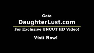 Mladé 18+ holky cucají tvrdé ptáky v divoké skupinové akci