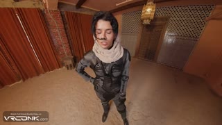 VR Conk: Brunetka Chani v uniformě hraje v parodii Dune pt.3