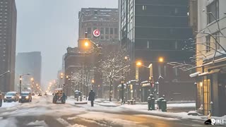 زن چاق شفت عظیم سانتا رو در عمل وحشی می‌گیره