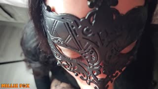 มิลฟ์สมัครเล่น Millie Fox กลืนน้ำเงี่ยนข้นบนมัฟฟิน