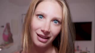 私の隣人が夕食に招待し、ディックをごちそうしてくれた