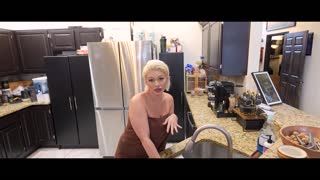 मी हॉट मॅच्युअर महिलेच्या कर्व्ह्जची क्रेव्हिंग थांबवू शकत नाही - चार्ली फीनिक्स पार्ट 1