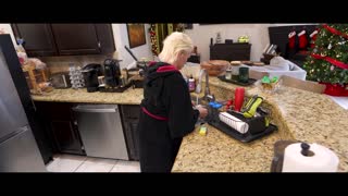 نمی‌توانم از آرزوی منحنی‌های زن داغ بالغ دست بردارم - چارلی فینیکس قسمت ۱