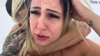 Hej, přísahala jsem, že nejsem připravená, protože jsem panna, ale vklouzl do mého zadku bez kondomu a snažil se skončit uvnitř. Můj zadek byl promočený!