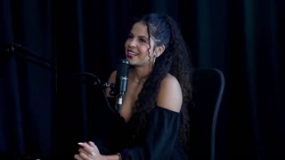 سلٹ سیکسی حرکات سے تیزر کرتی ہے، انل سے انکار کرتی ہے لیکن ٹریل پر چوسنے کی خواہش رکھتی ہے - Sweet Karolzinha