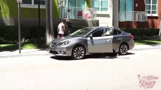 Η Nina Kayy πειράζει σε εσώρουχα πριν καβαλήσει το τεράστιο πούτσο του Enzo