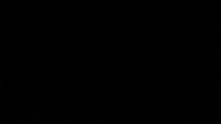 Mistress experimenterar med massiv dildo på sin undergivna