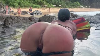 अनोळखी सर्वांच्या समोर माझे शुक्राणू माशांना खाऊ घालतो