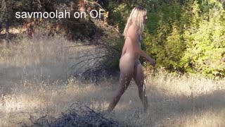 Vau, poglejte te nudiste, ki se močno jebejo v potoku!