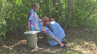 Thằng nerd biến thái bị người chạy bộ bắt gặp - Cô ấy bắt anh ấy tham gia ngoài trời