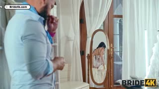 Noiva jovem 18+ deslumbrante cavalga selvagem pau enorme antes do casamento