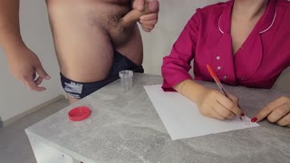 শুক্রাণু দান: নার্স রোগীকে হ্যান্ডজব করে