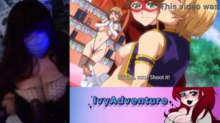 太った女の子が大きなおっぱいでヘンタイアニメを見るのを楽しむ