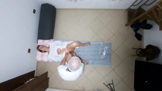 彼女は医者のアナルクリームパイで何度も