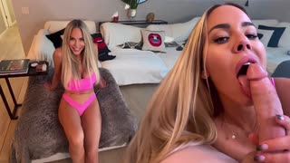 Sarışın Büyük Göğüslü Bomba Komşunun Sikini Yok Ediyor