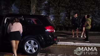 Rejtett sikátor találkozók: geil MILF-ek élvezik a favela fasz teát