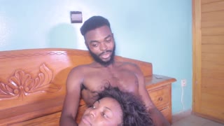 Sofi Ryan Scuote Grandi Tette per Stuzzicare Alex Jett con Eccitazione per Cazzo