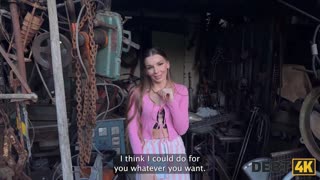 DEBT4K! Dolžnik se je prikradel v hišo Arine Shy in jo grobo jebal na dvorišču